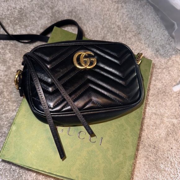 Gucci - GG MARMONT SMALL CAMERA BAG - Picture 3 of 9